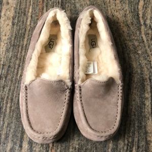 Ugg woman’s ansley slippers, size 6